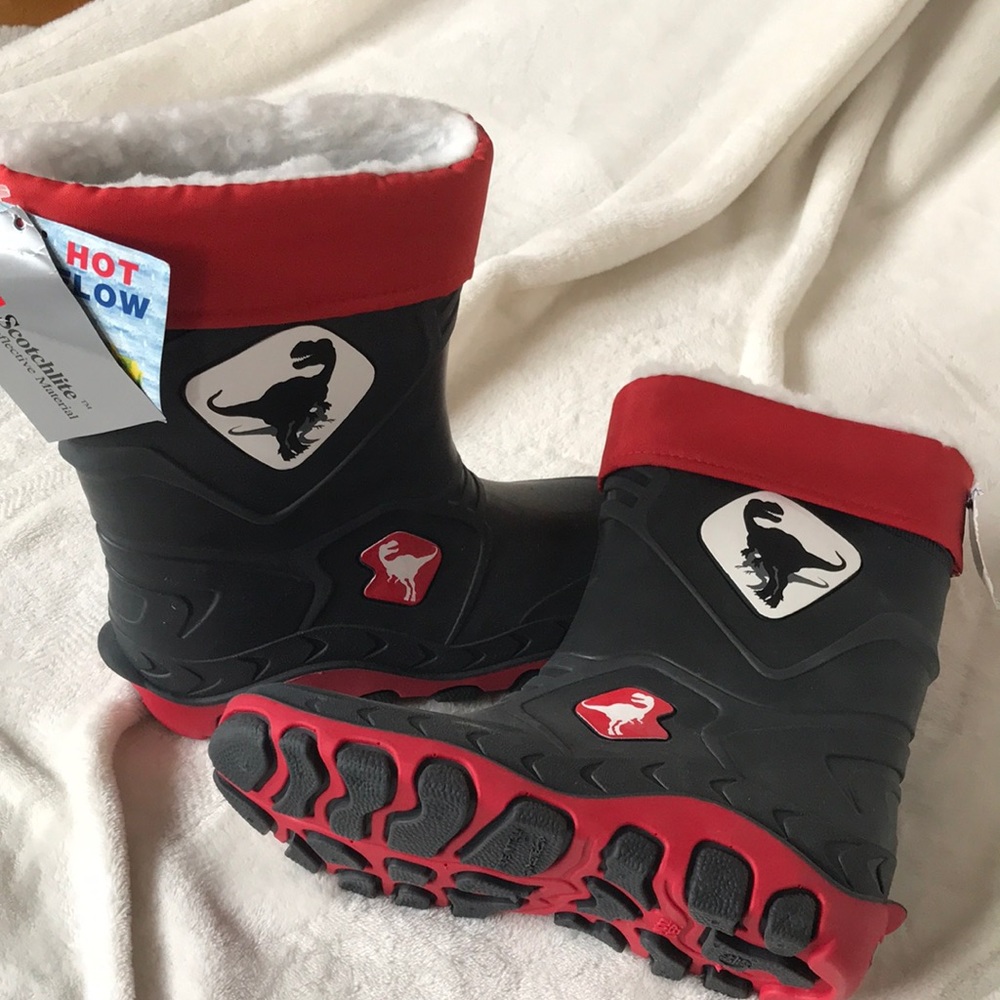 Kids winter/rain/snow boots. Removable warm insert. US3